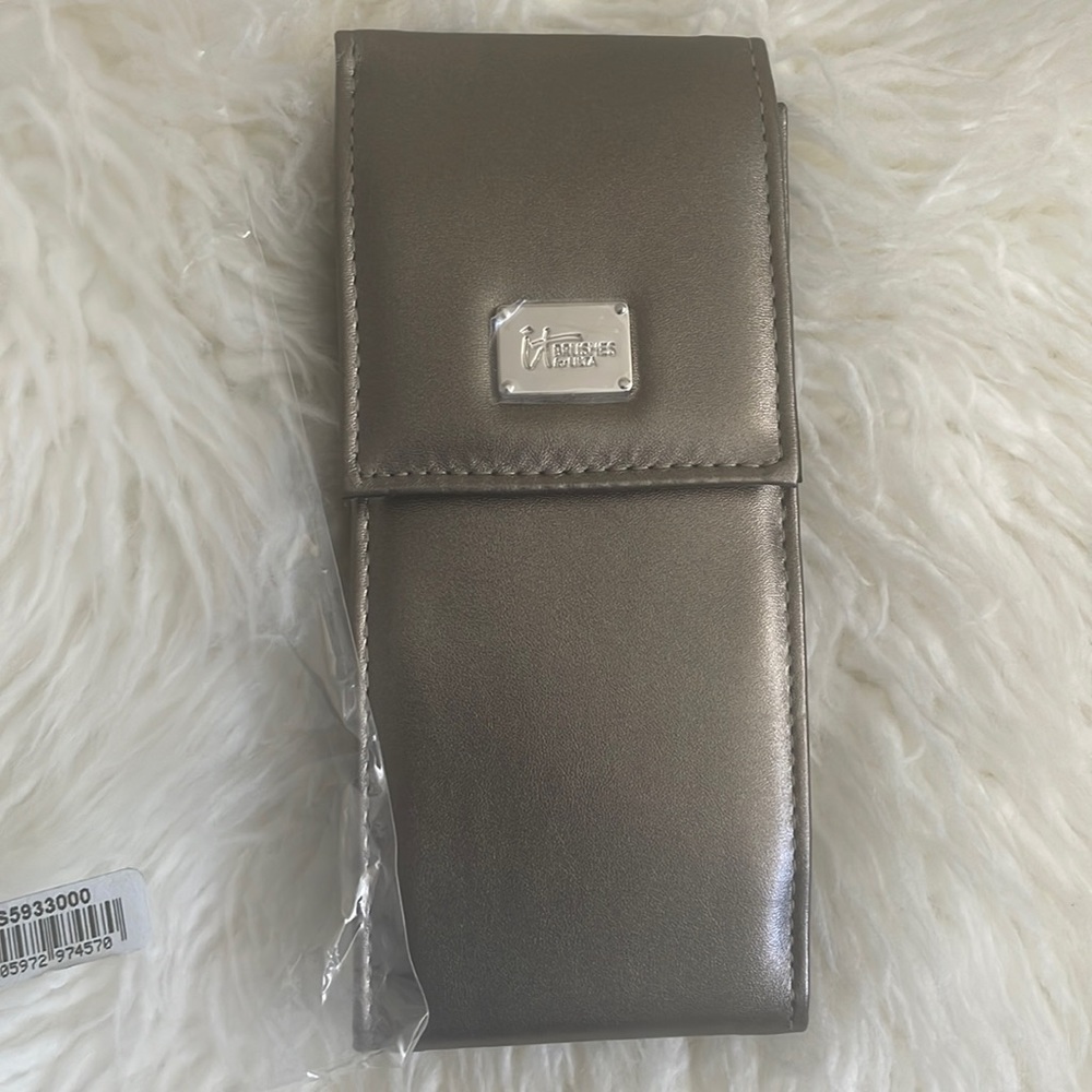 NWT IT Cosmetics Travel Brush Set- Price Firm